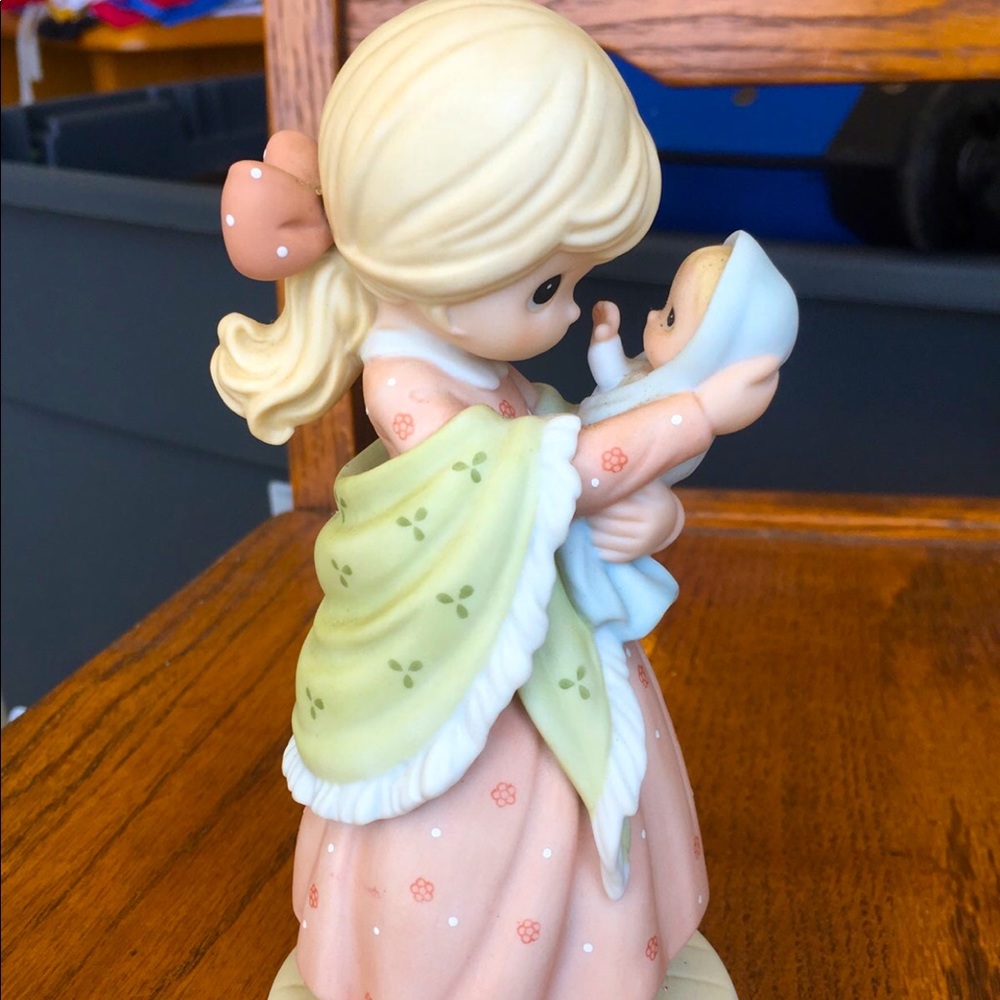 Precious Moments a love like no other porcelain figurine